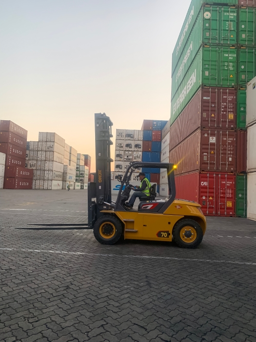 徐工叉車批量進(jìn)駐廈門港，一站式解決方案賦能港口物流新升級