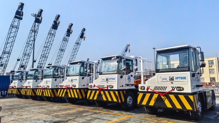 新車交付忙！徐工新能源重載牽引車以多維優(yōu)勢(shì)賦能大宗貨物智慧轉(zhuǎn)運(yùn)