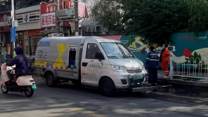 徐州這條網(wǎng)紅巷的“臉面”，竟被這臺(tái)車(chē)承包了？！