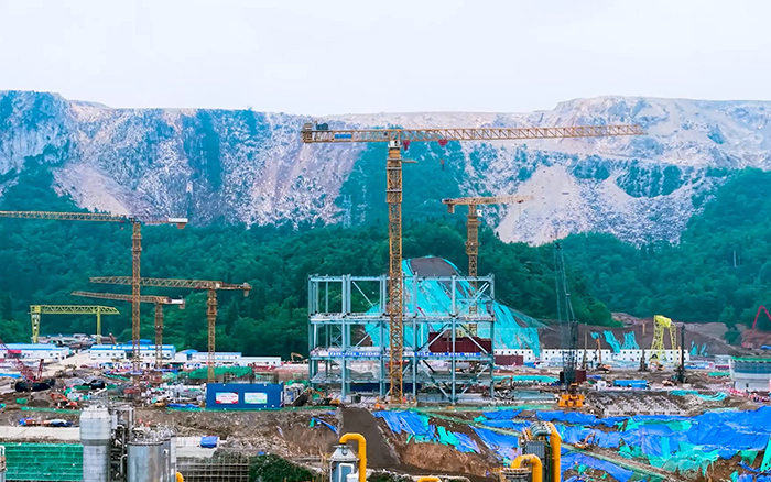 毫米級精度+高效率! 徐工超大塔智建貴州超級煤倉