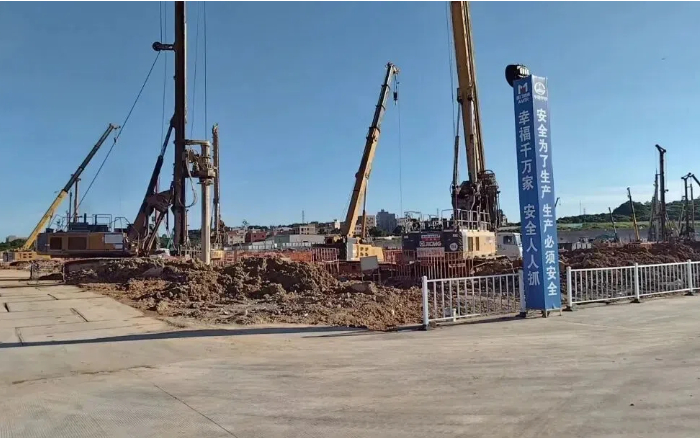 粘土 + 花崗巖地層 “攔路虎”？徐工 XR320E 旋挖鉆機(jī)高效破解助廈門軌交