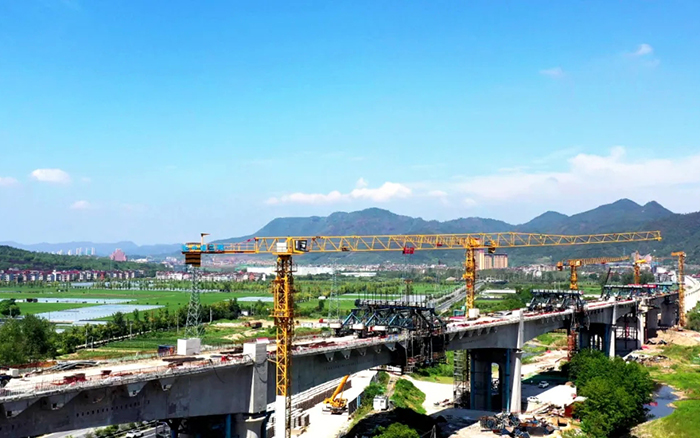 凌空起舞，飛跨南北！徐工群塔助建浙江“詩畫走廊”