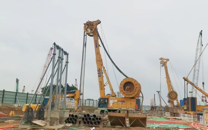 徐工 XTC120 雙輪銑，攻克機(jī)場(chǎng)隧道復(fù)雜地質(zhì)！