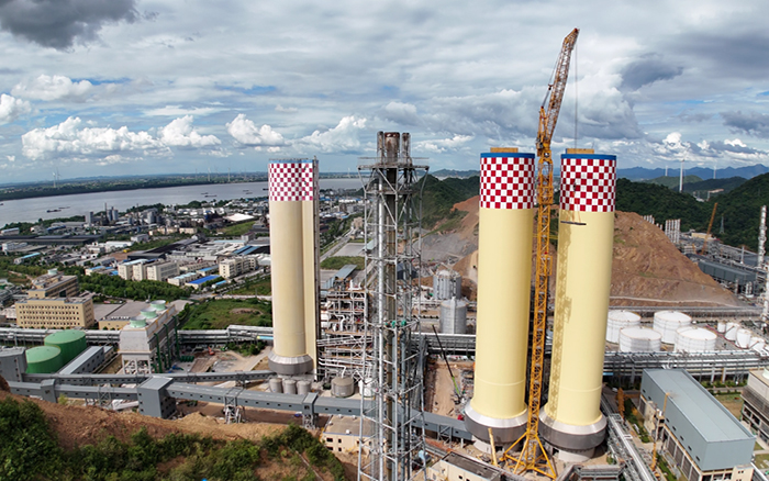 刷新紀(jì)錄！徐工 XGL3300-220S動臂塔機(jī)化工吊裝顯神威