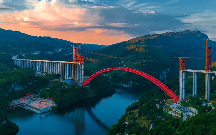 1834米，震撼合龍！ 徐工塔機助力中國再造世界級基建