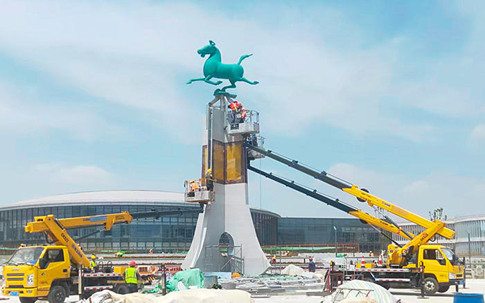 西北樞紐迎高峰！ 蘭州中川機(jī)場(chǎng)高空建設(shè)“顏值功臣”是徐工