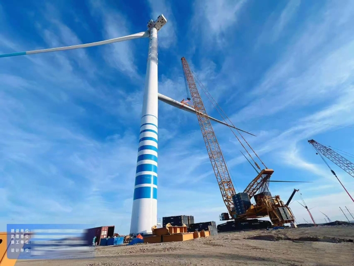 大國重器顯擔當——XLC18000M征戰(zhàn)戈壁灘，125米高空精準托起10兆瓦風電巨擘！