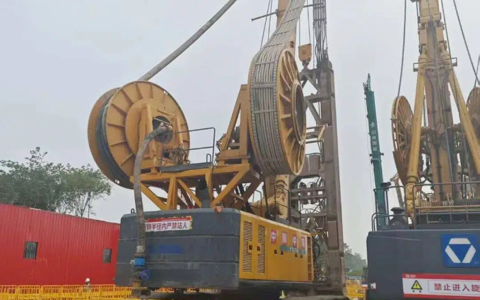 地質(zhì)無(wú)難題！徐工雙輪銑槽機(jī)助力區(qū)域基建按下 “加速鍵”