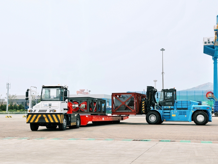 千里之外“秀操作”！徐工遠控港機集群carry全場