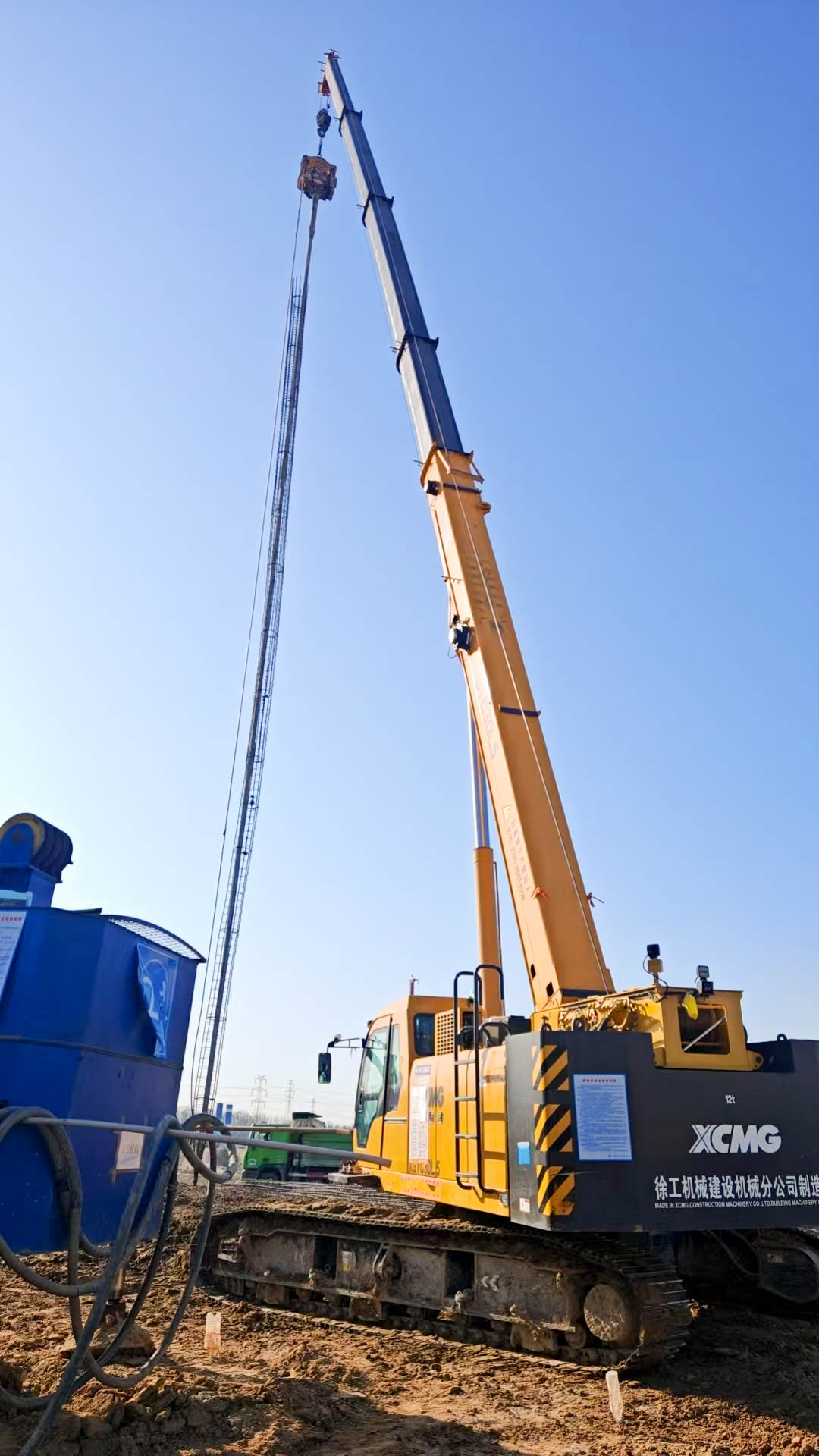 聽(tīng)說(shuō)工地來(lái)了個(gè)“巨能扛”？這波操作穩(wěn)了！XGTC30L5吊裝鋼筋籠現(xiàn)場(chǎng)紀(jì)實(shí)